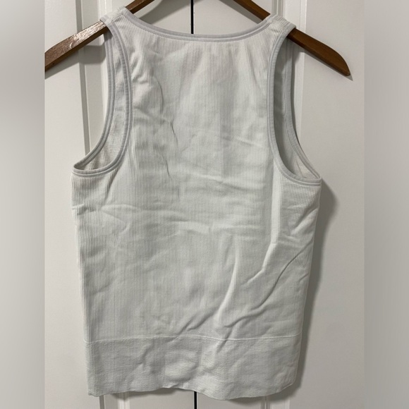 ATHLETA- aurora seamless tank size small - Picture 2 of 3